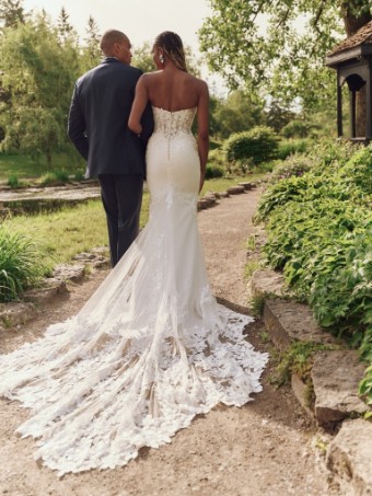Maggie Sottero  Style #YARA (25MK263A01 - Unlined bodice, Plunge) #3 Ivory (gown with Natural Illusion) thumbnail