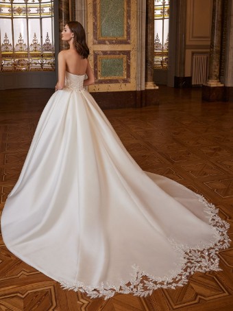 Enzoani Style #EILEEN #1 Ivory thumbnail